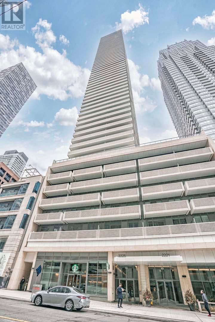 Apartment at 1404 - 2221 YONGE STREET, Toronto (Mount Pleasant West)