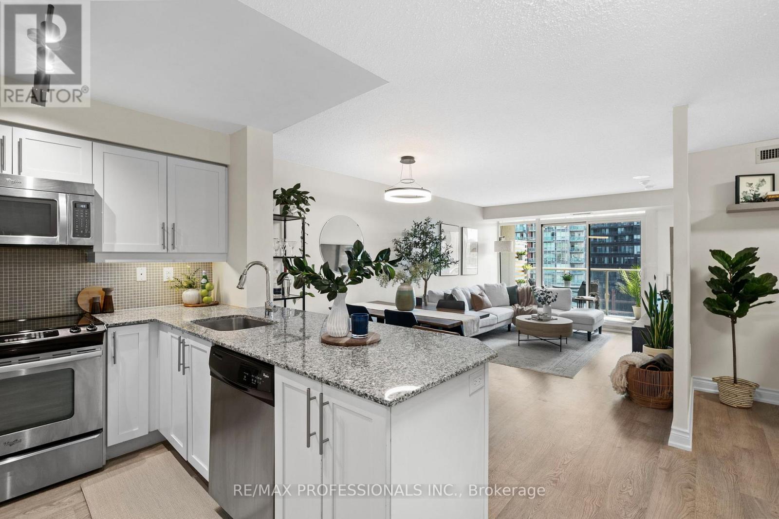 Apartment at 909 - 125 WESTERN BATTERY ROAD, Toronto (Niagara)
