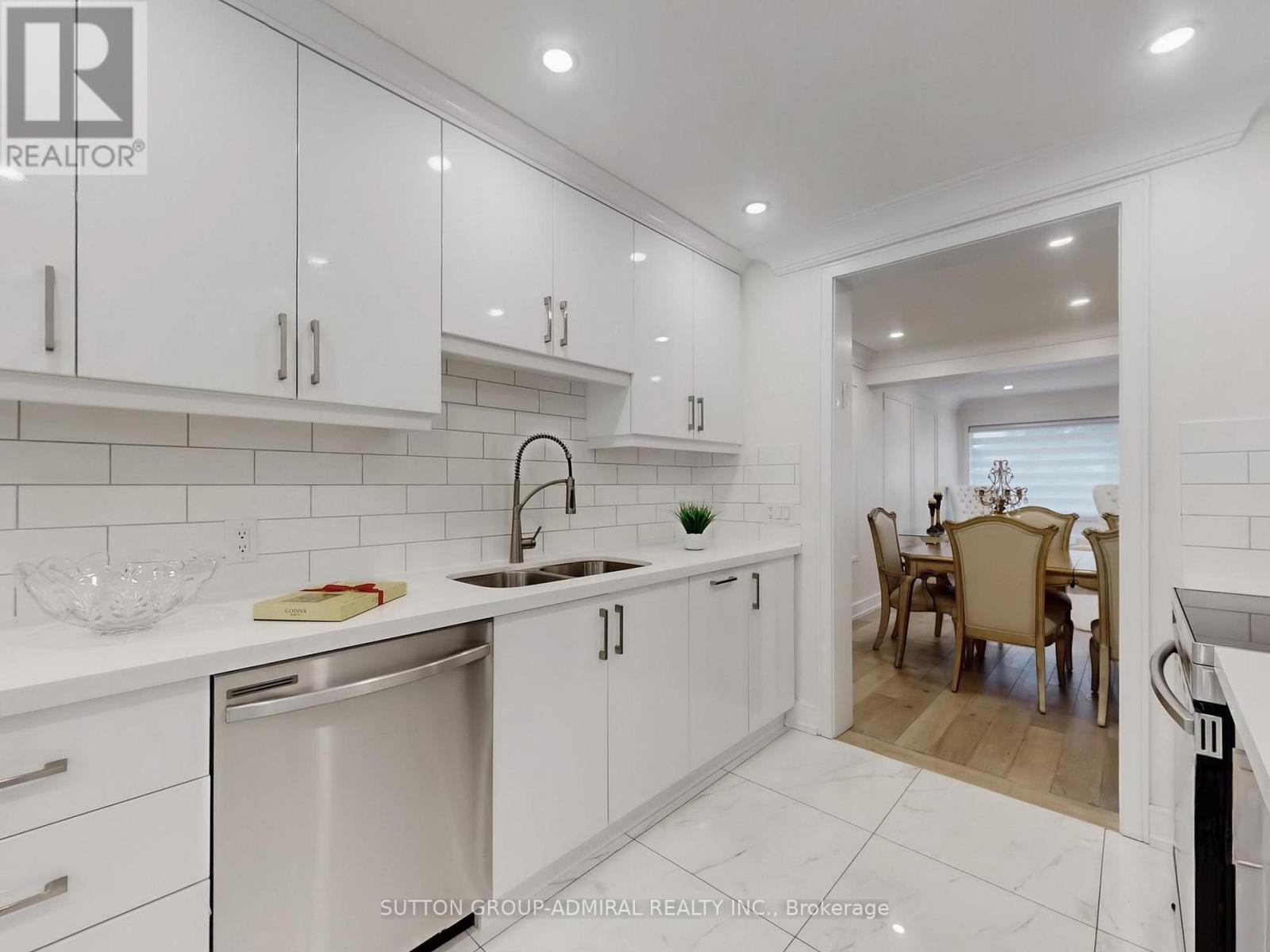 Townhouse at 2 - 296 TORRESDALE AVENUE, Toronto