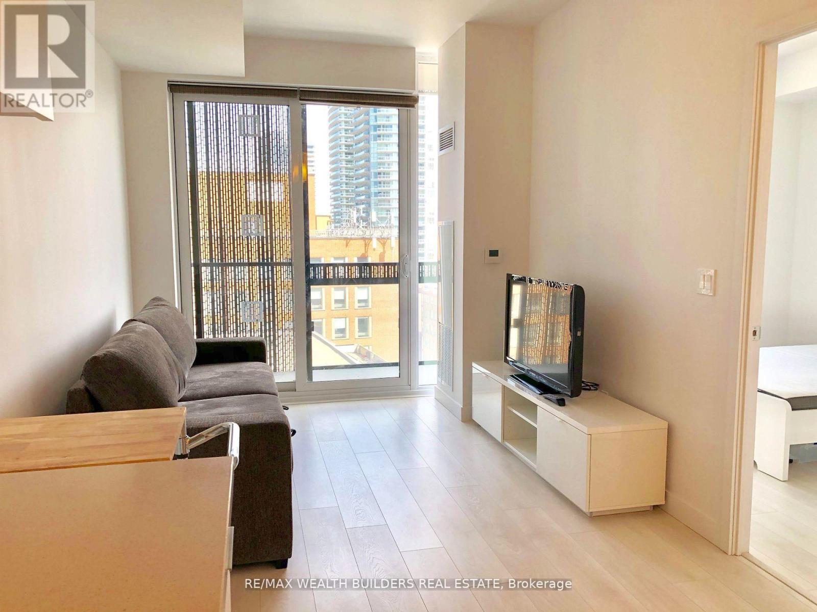 Apartment at 1010 - 8 EGLINTON AVENUE E, Toronto