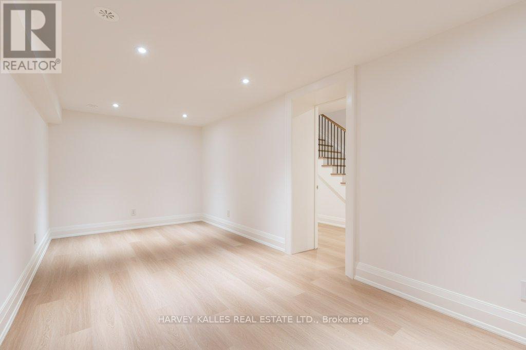 Townhouse at 32 EVERGREEN GARDENS, Toronto