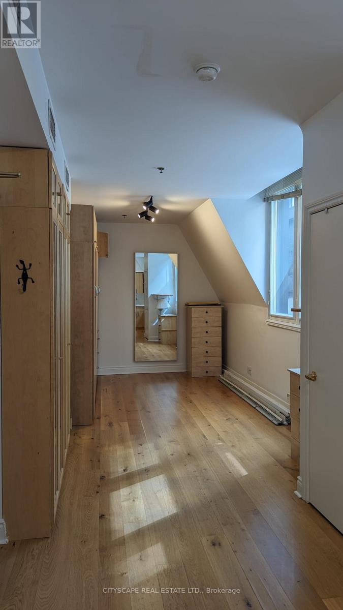 Apartment at 401 - 73 RICHMOND STREET W, Toronto