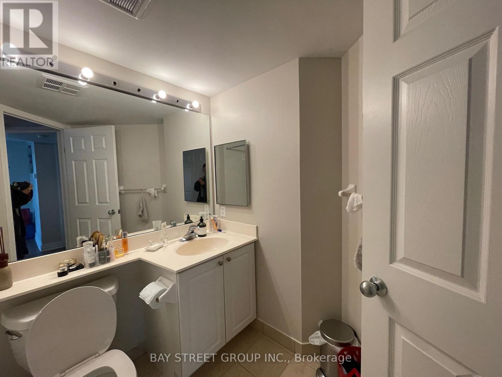 Apartment at 911 - 28 HARRISON GARDEN BOULEVARD, Toronto