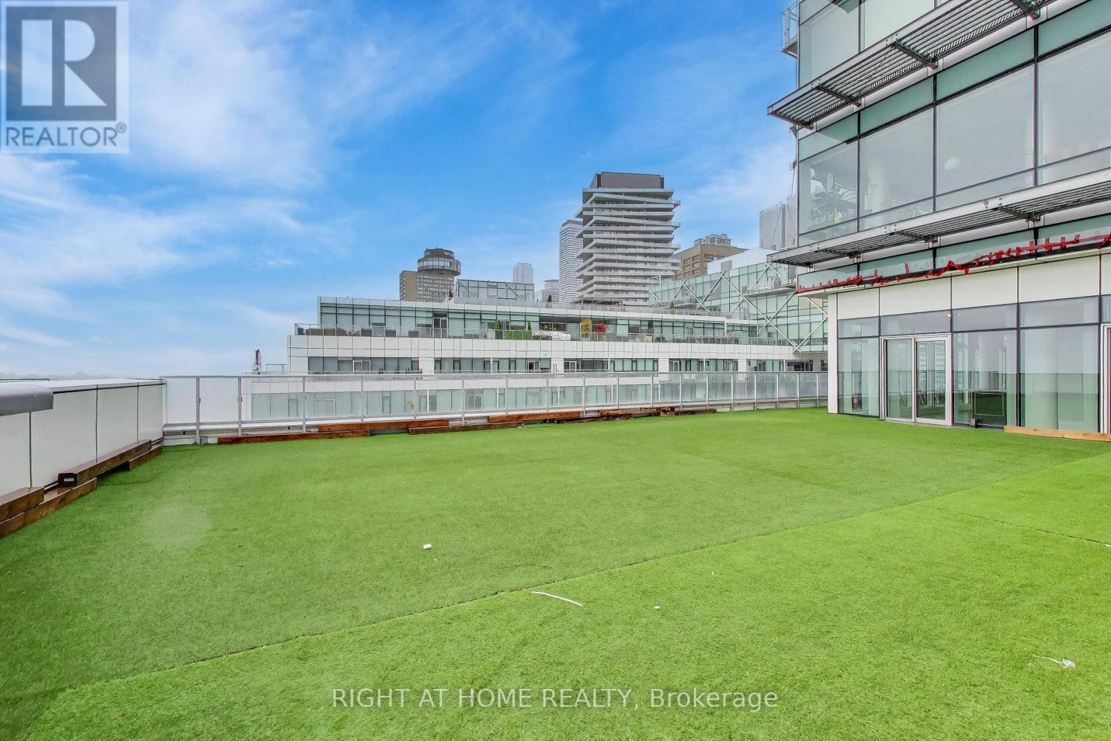 Apartment at 1126 - 39 QUEENS QUAY E, Toronto (Waterfront Communities)