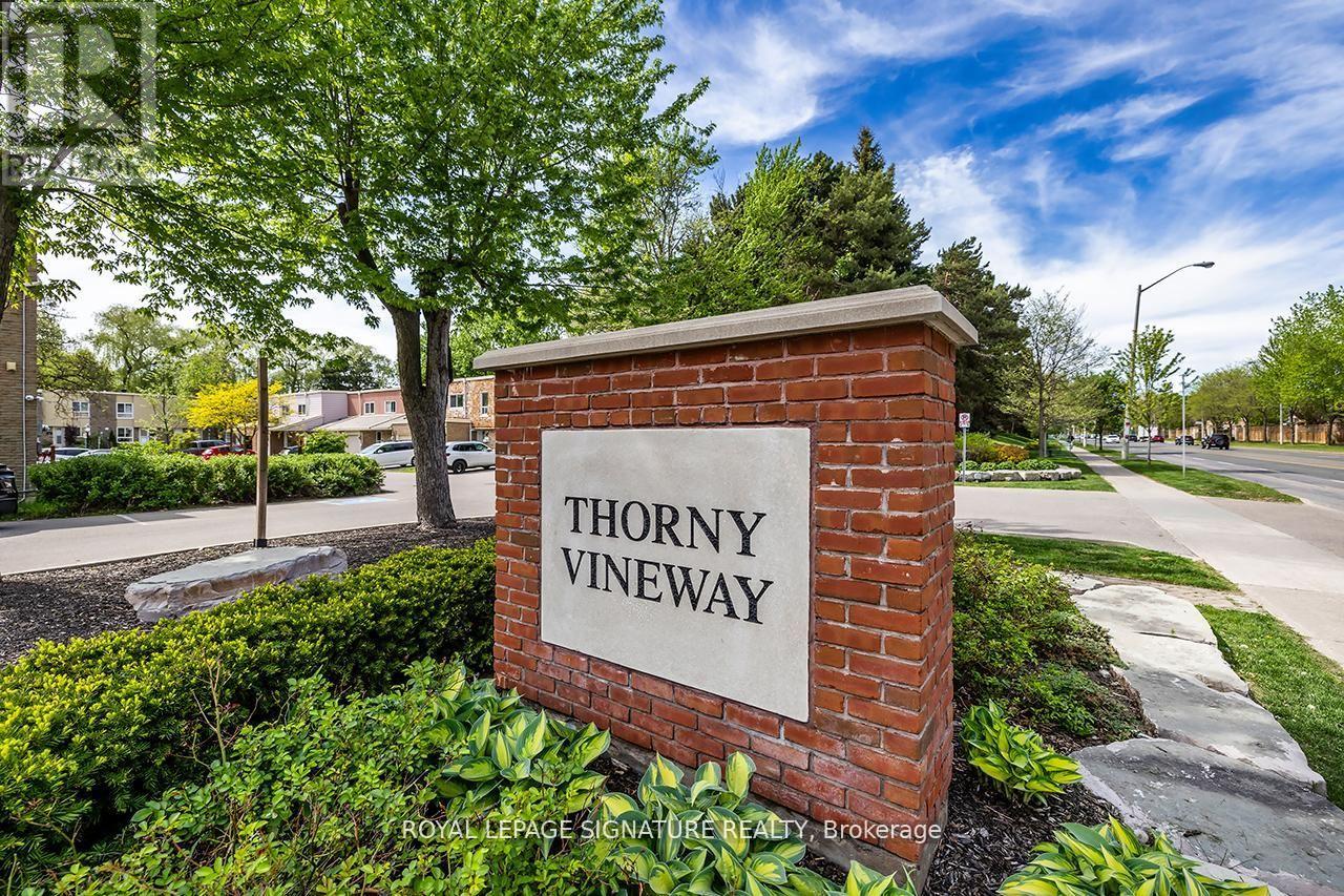 Townhouse at 106 THORNY VINEWAY, Toronto (Bayview Village)