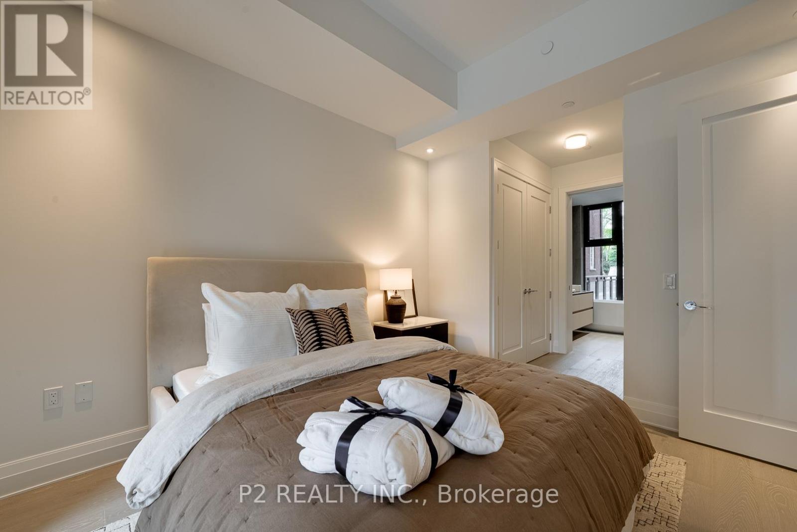 Apartment at 208 - 2 FOREST HILL ROAD, Toronto