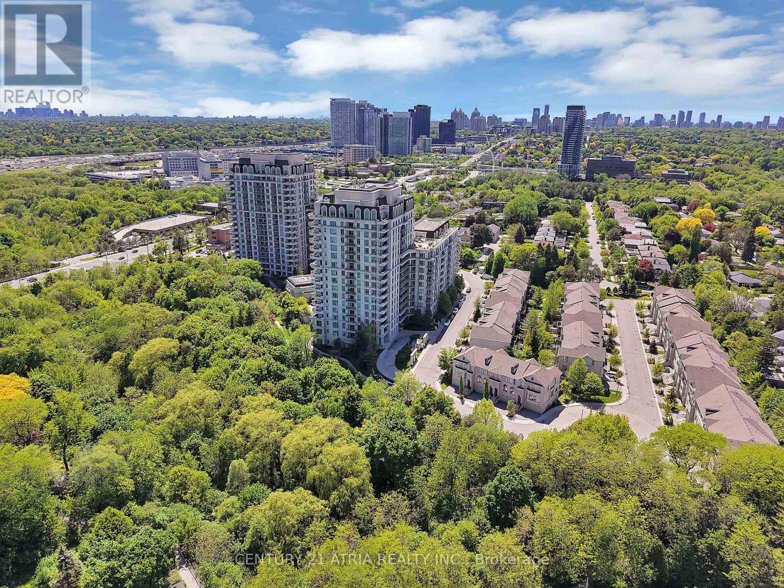 Townhouse at 33 BLOORVIEW PLACE, Toronto