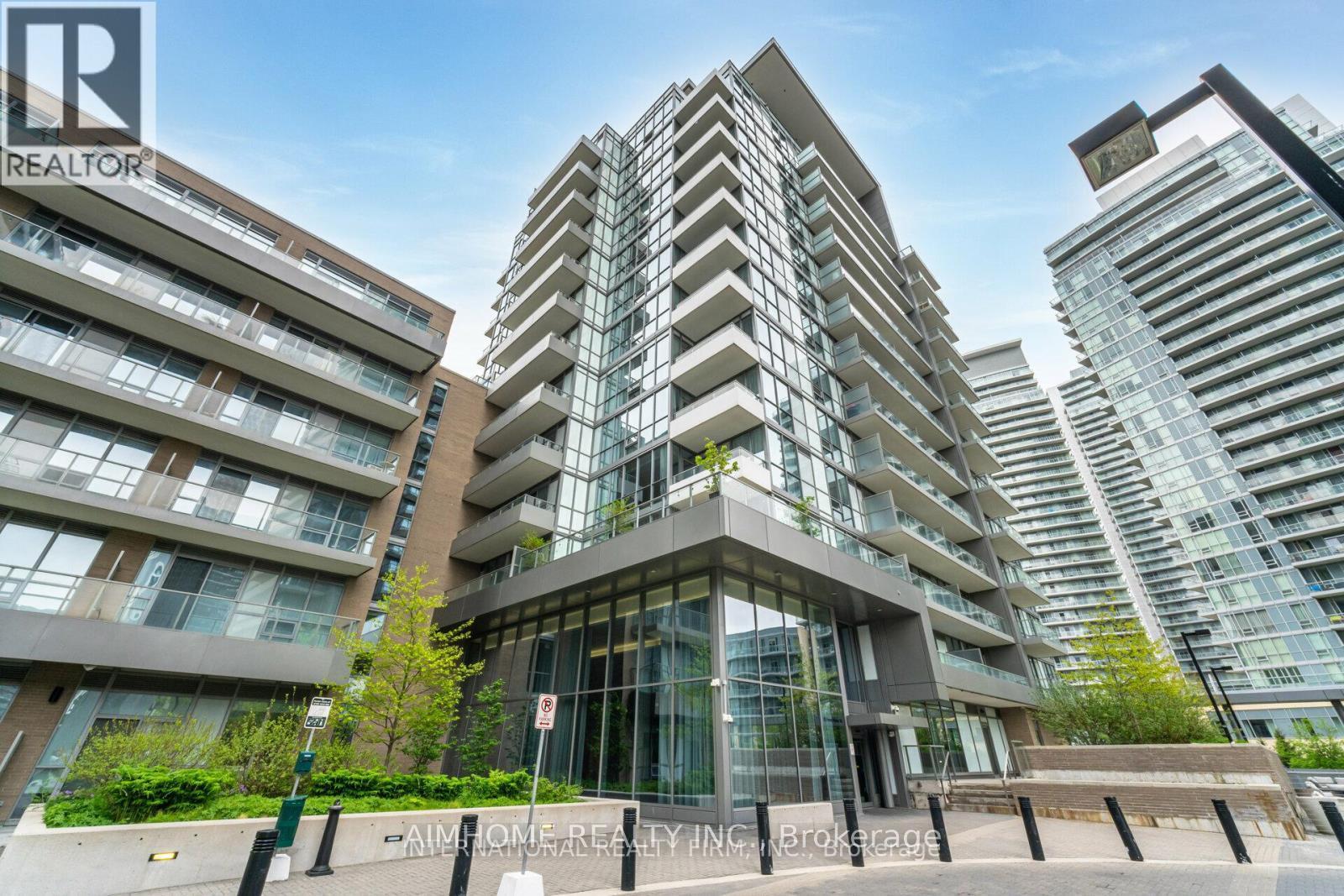 Apartment at 306 - 32 FOREST MANOR ROAD, Toronto