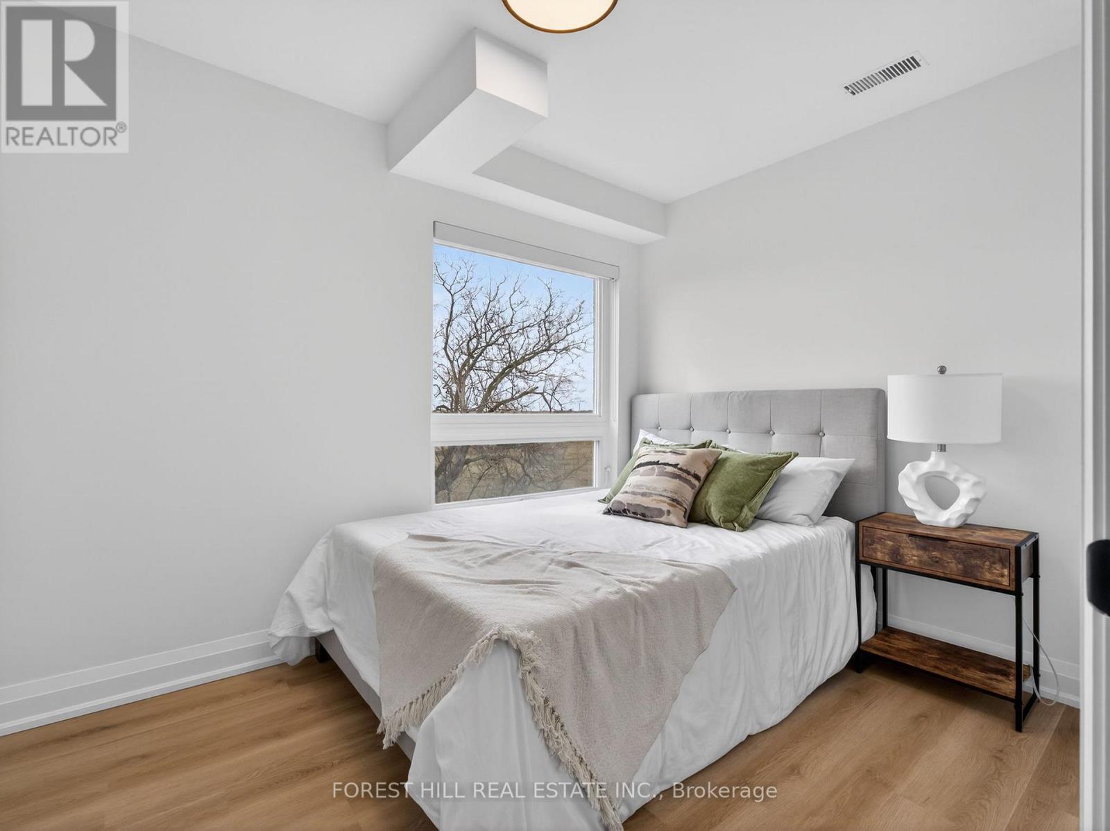 Townhouse at C - 4 SOUTHWELL DRIVE, Toronto