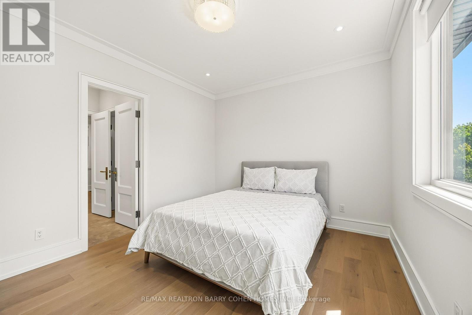 Detached at 2 HEMFORD CRESCENT, Toronto