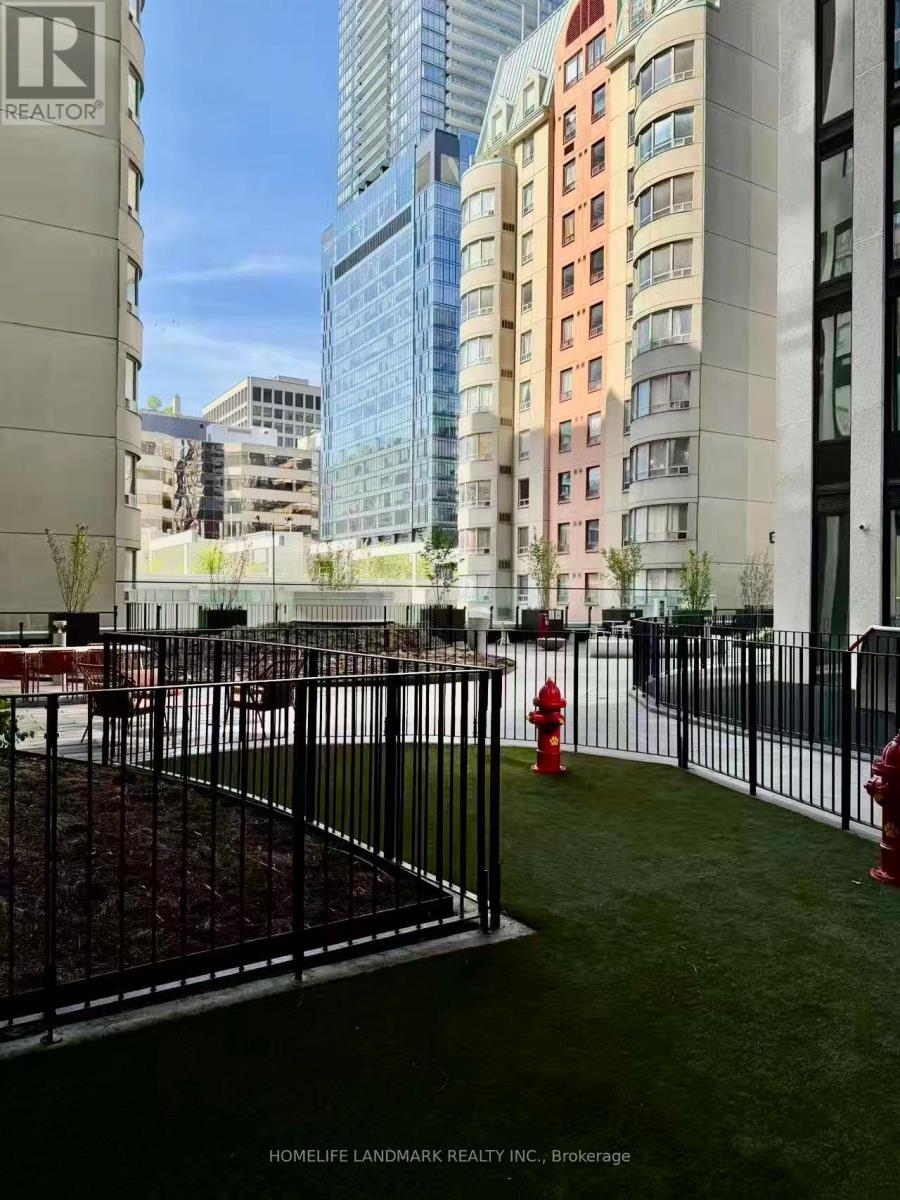 Apartment at 238 SIMCOE STREET, Toronto (Kensington-Chinatown)
