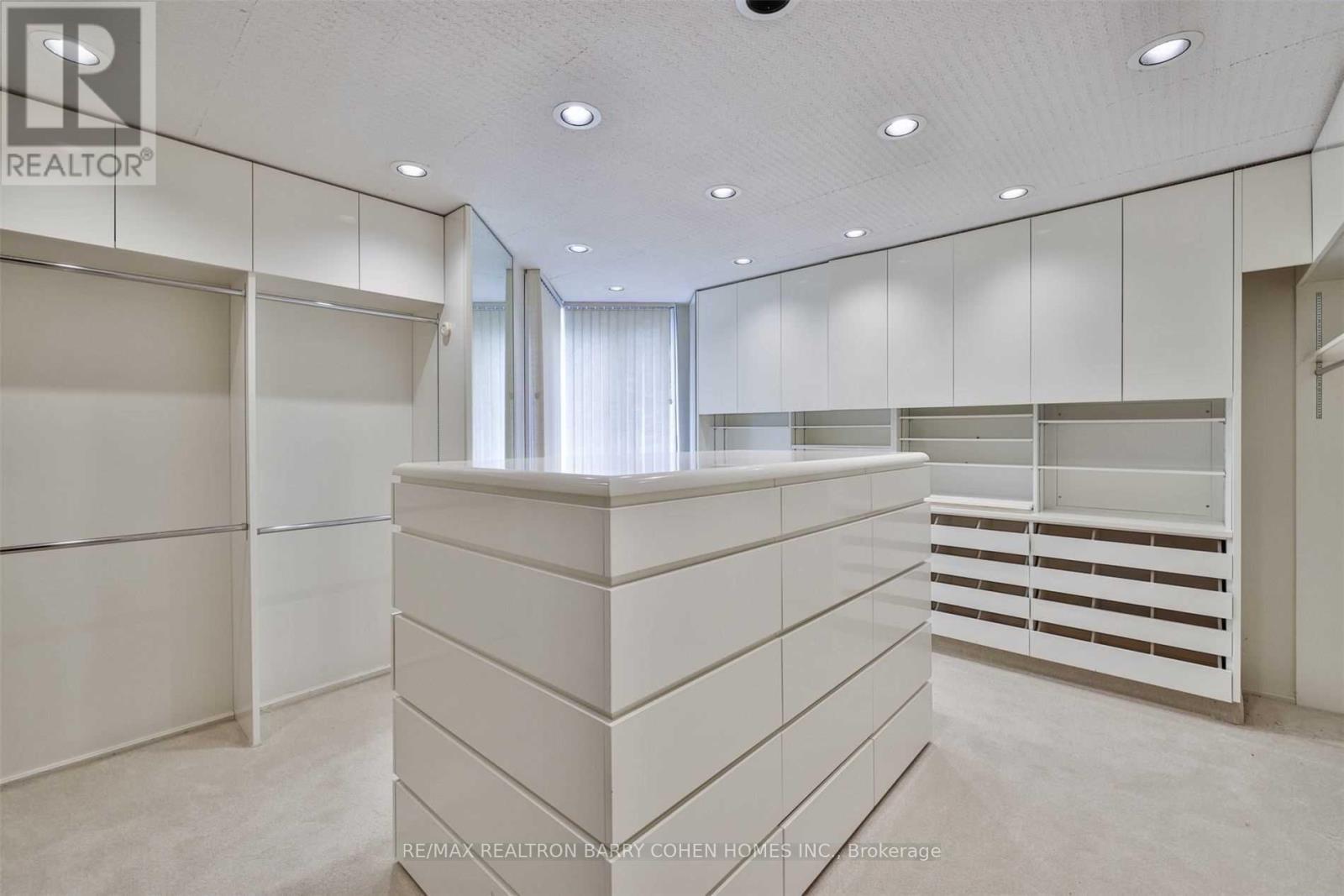 Detached at 14 PARK LANE CIRCLE, Toronto