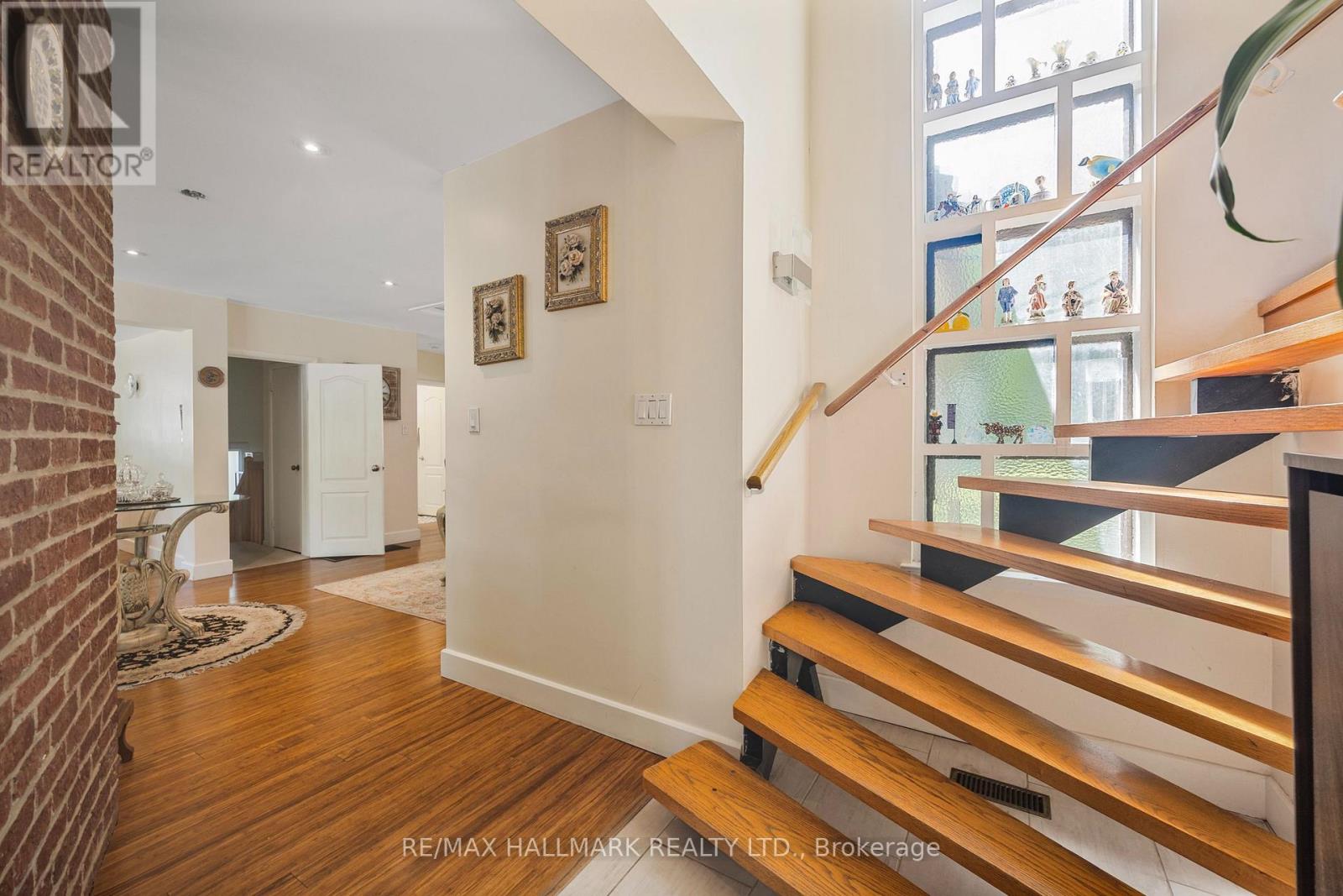 Detached at 19 TALWOOD DRIVE, Toronto (Banbury-Don Mills)