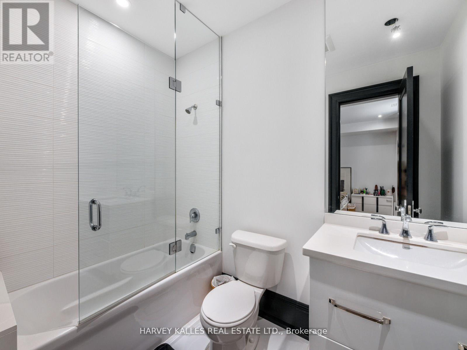 Detached at 327 CORTLEIGH BOULEVARD, Toronto