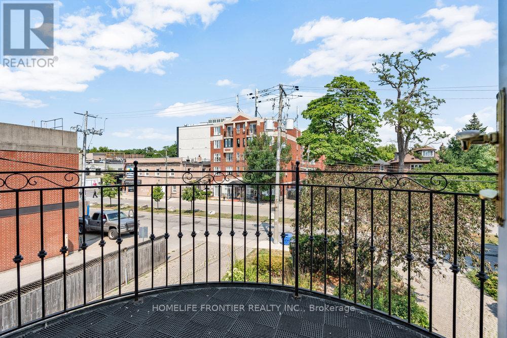 Multiplex at 4 - 17 TEDDINGTON PARK AVENUE W, Toronto