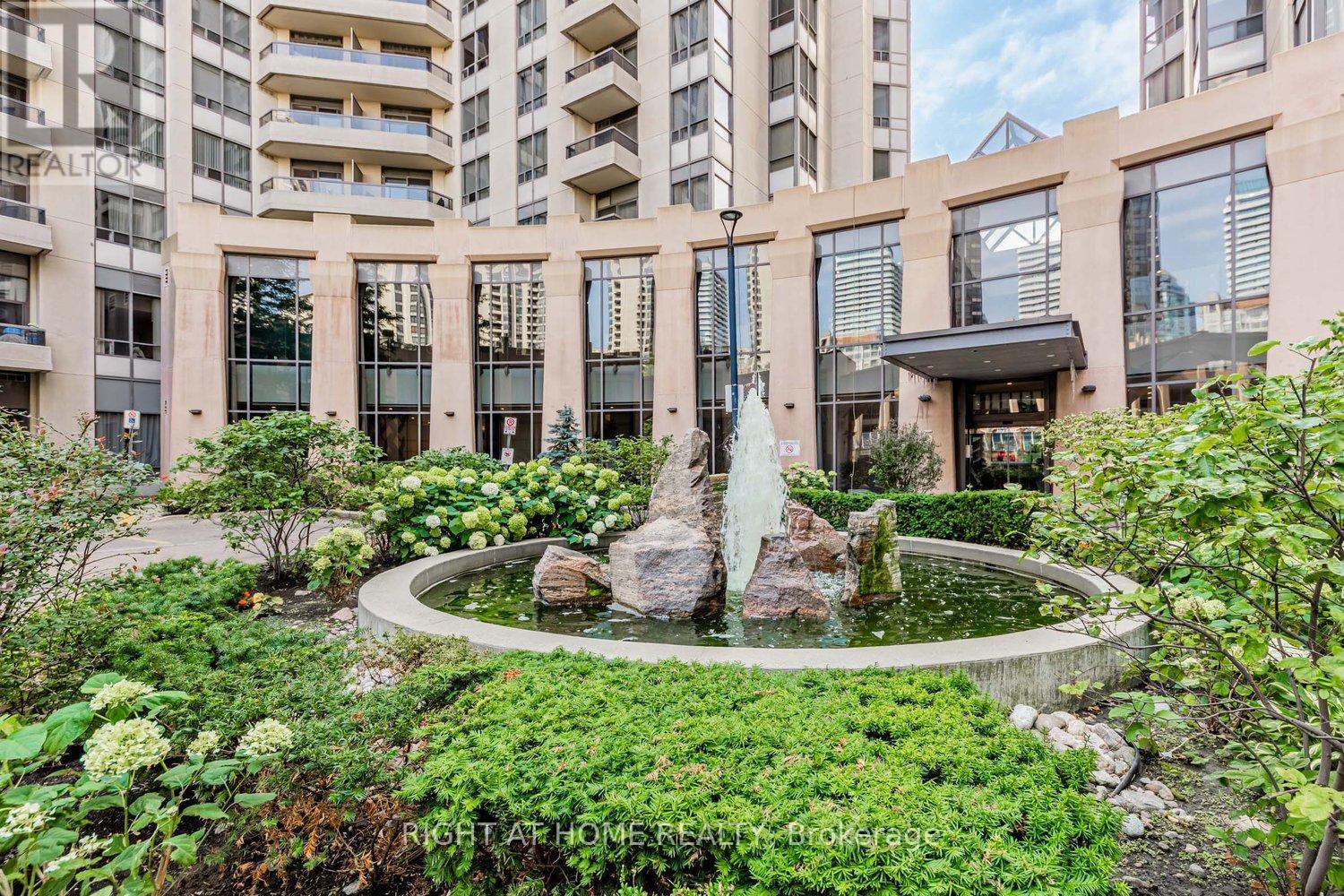 Apartment at 1429 - 15 NORTHTOWN WAY, Toronto