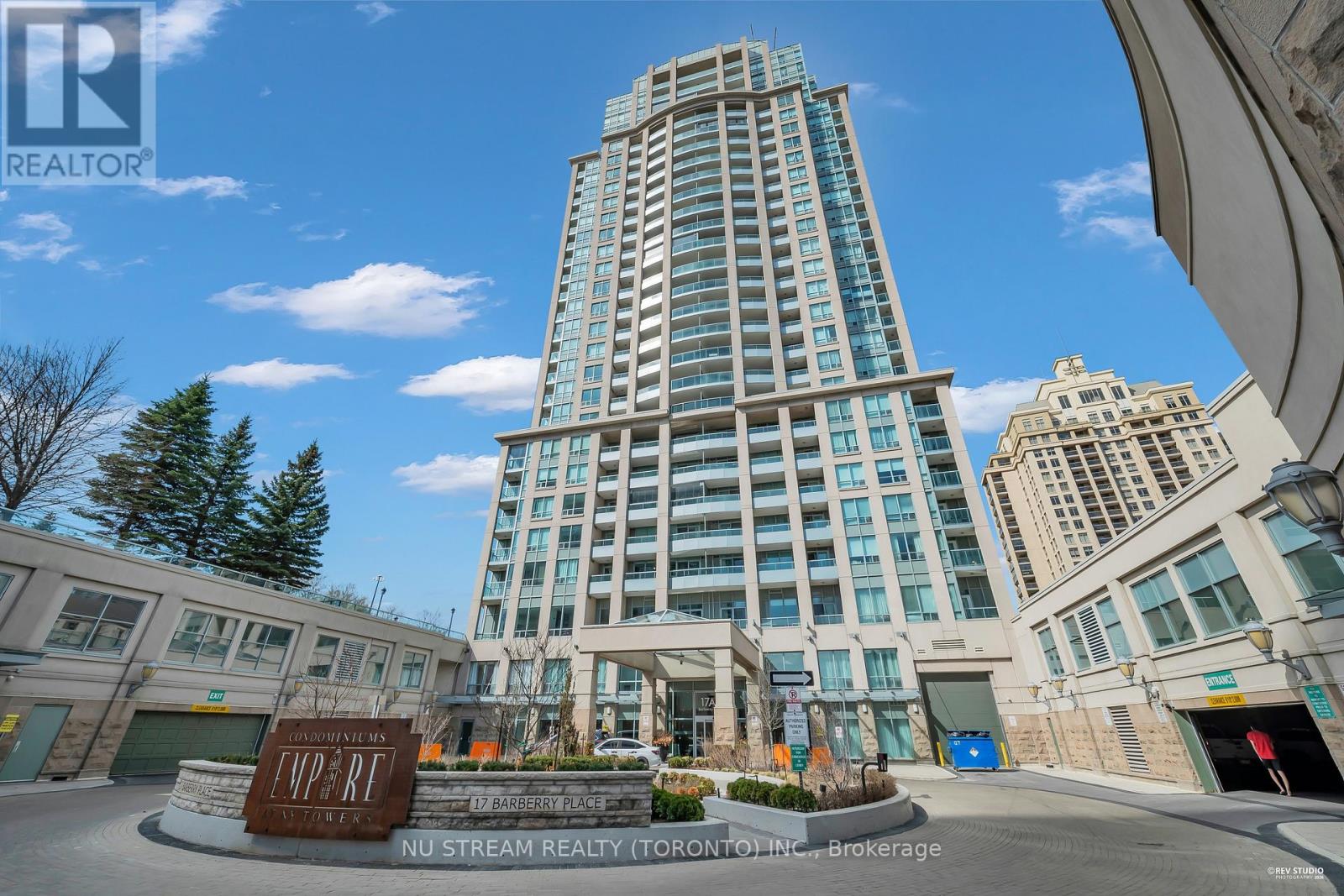Apartment at PH304 - 17 BARBERRY PLACE, Toronto (Bayview Village)