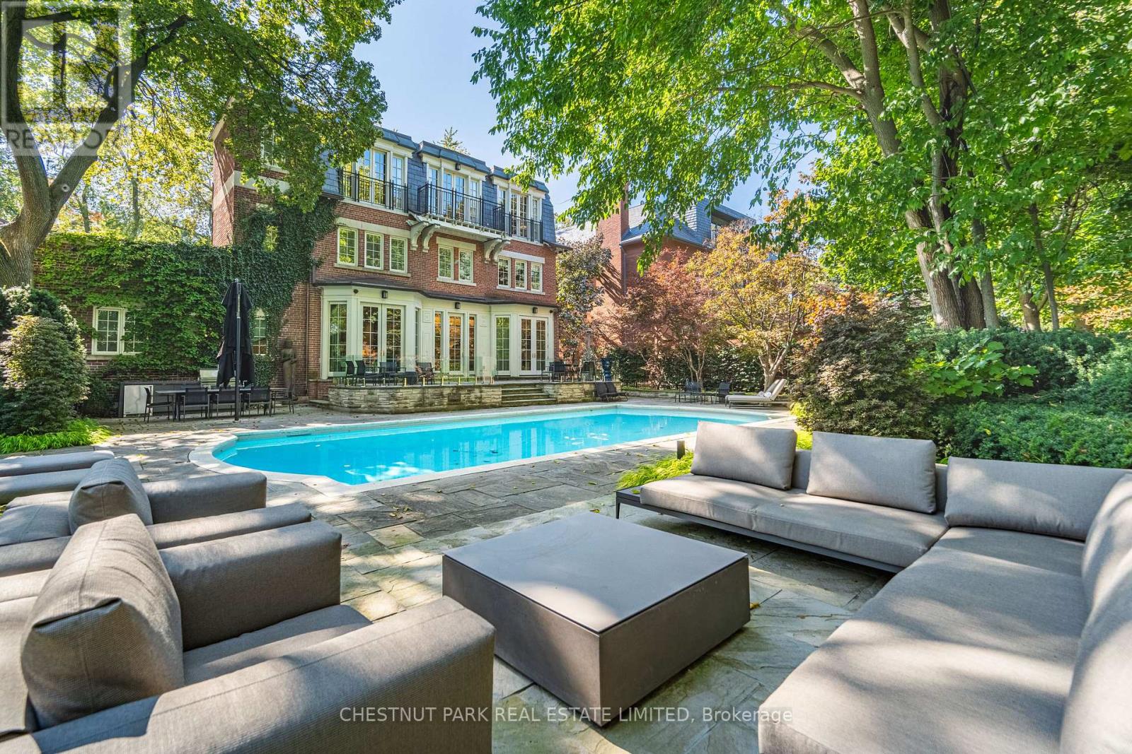 Detached at 82 CHESTNUT PARK ROAD, Toronto