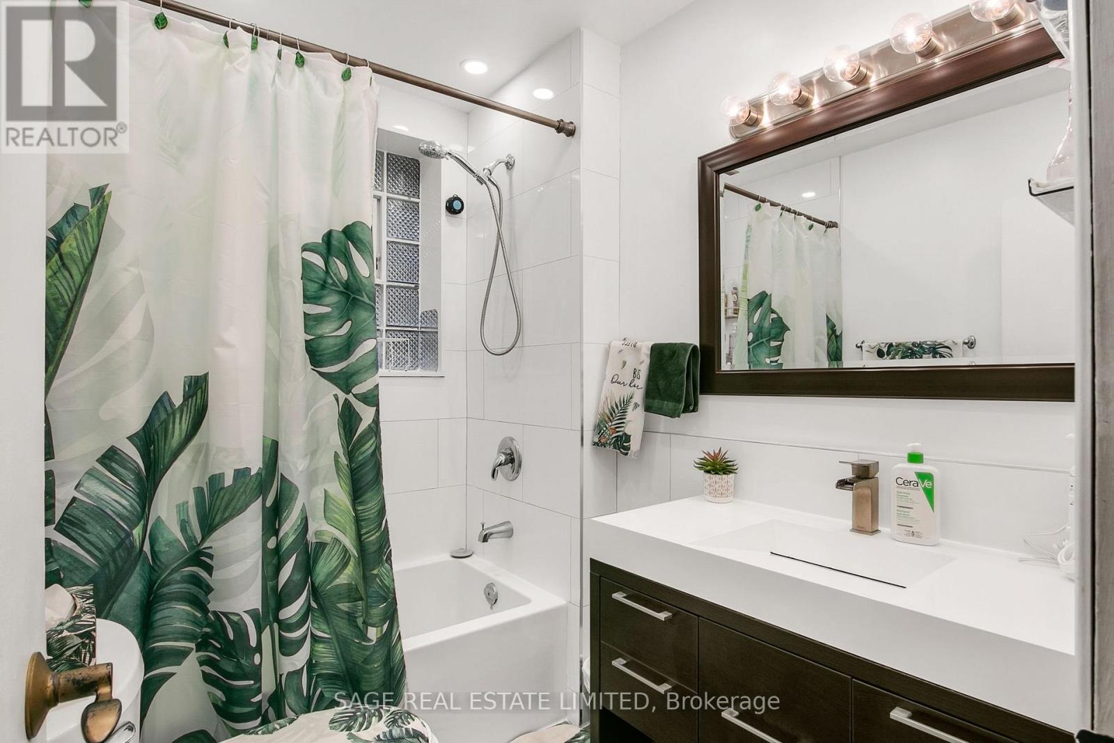 Apartment at 204 - 1840 BATHURST STREET, Toronto