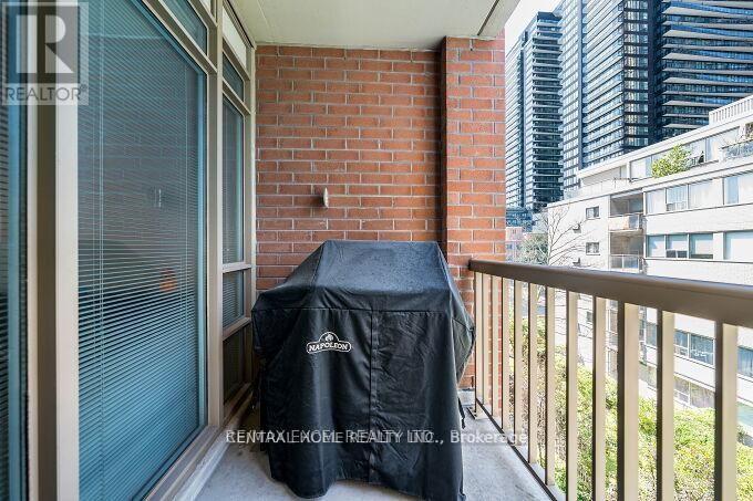 Apartment at 426 - 900 MOUNT PLEASANT ROAD, Toronto