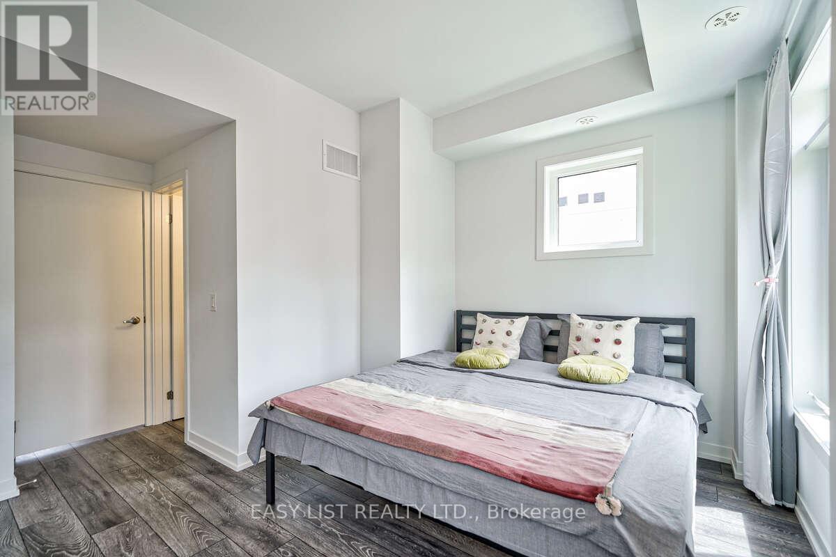 Townhouse at 27 SPRUCE PINES CRESCENT, Toronto