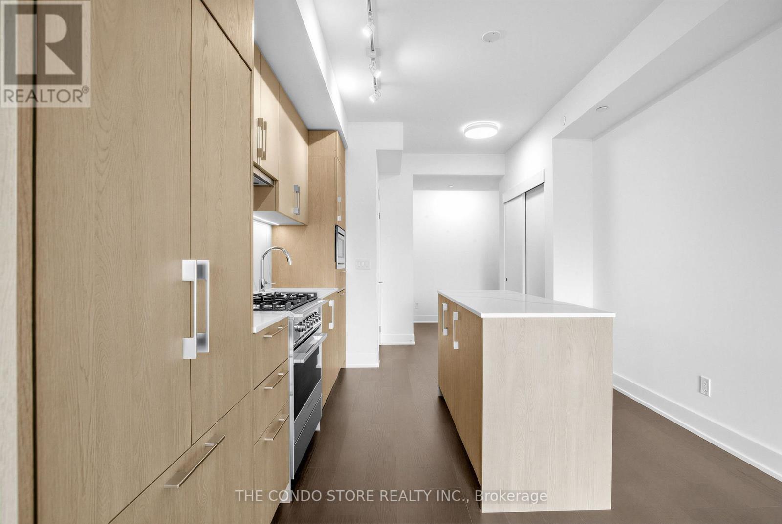 Apartment at 611 - 8 MANOR ROAD W, Toronto