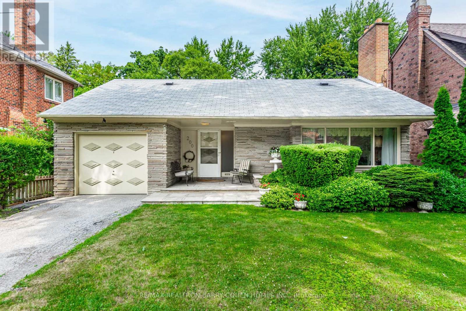 Detached at 200 CORTLEIGH BOULEVARD, Toronto (Lawrence Park South)