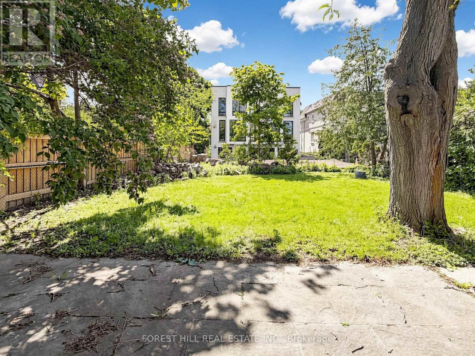 Detached at 32 WYCLIFFE CRESCENT, Toronto
