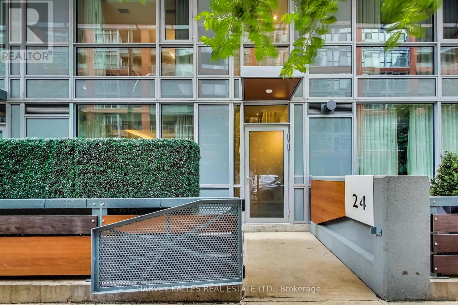 Townhouse at TH24 - 30 NELSON STREET, Toronto (Waterfront Communities)