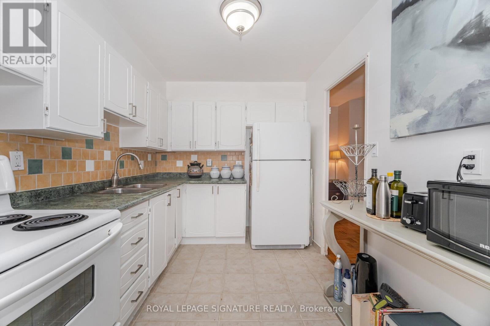 Apartment at 303 - 10 EDGECLIFF GOLFWAY, Toronto