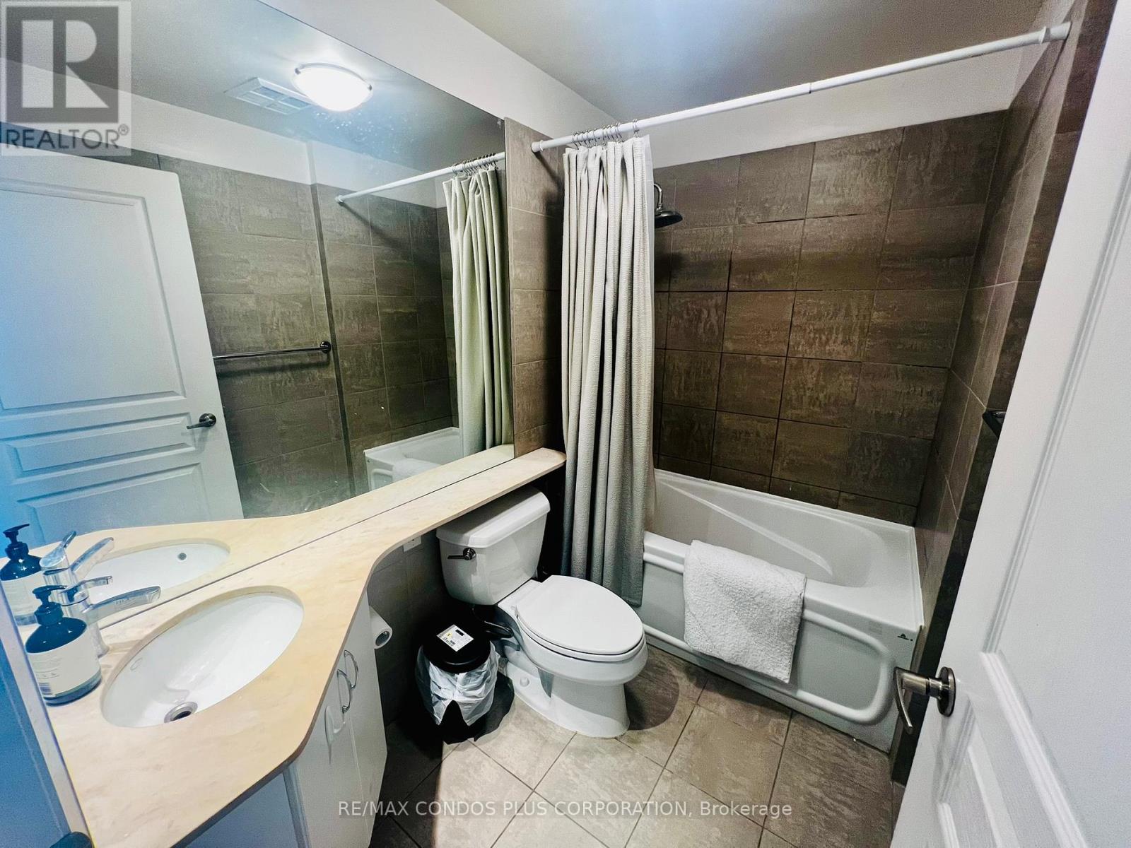 Apartment at 1005 - 1121 BAY STREET, Toronto