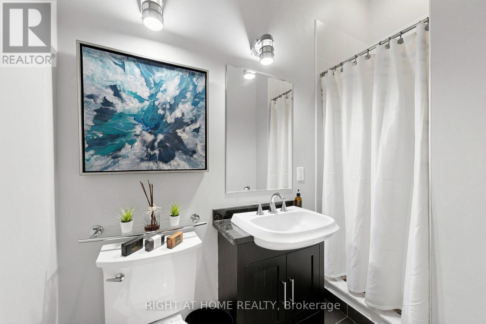 Apartment at 305 - 135 DALHOUSIE STREET, Toronto