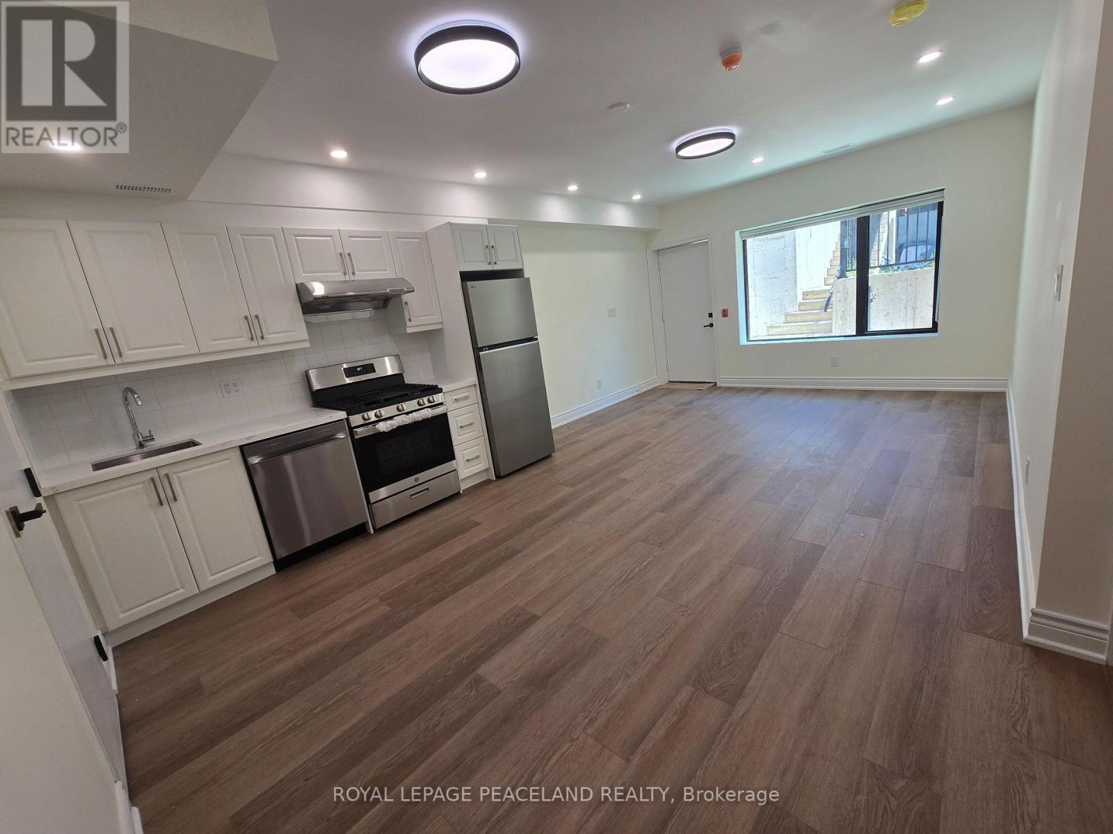 Multiplex at LANEWAY HSE LWR - 558 SPADINA CRESCENT, Toronto (University)