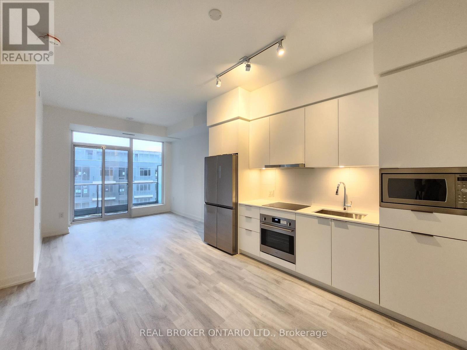 Apartment at N625 - 7 GOLDEN LION HEIGHTS, Toronto (Newtonbrook East)