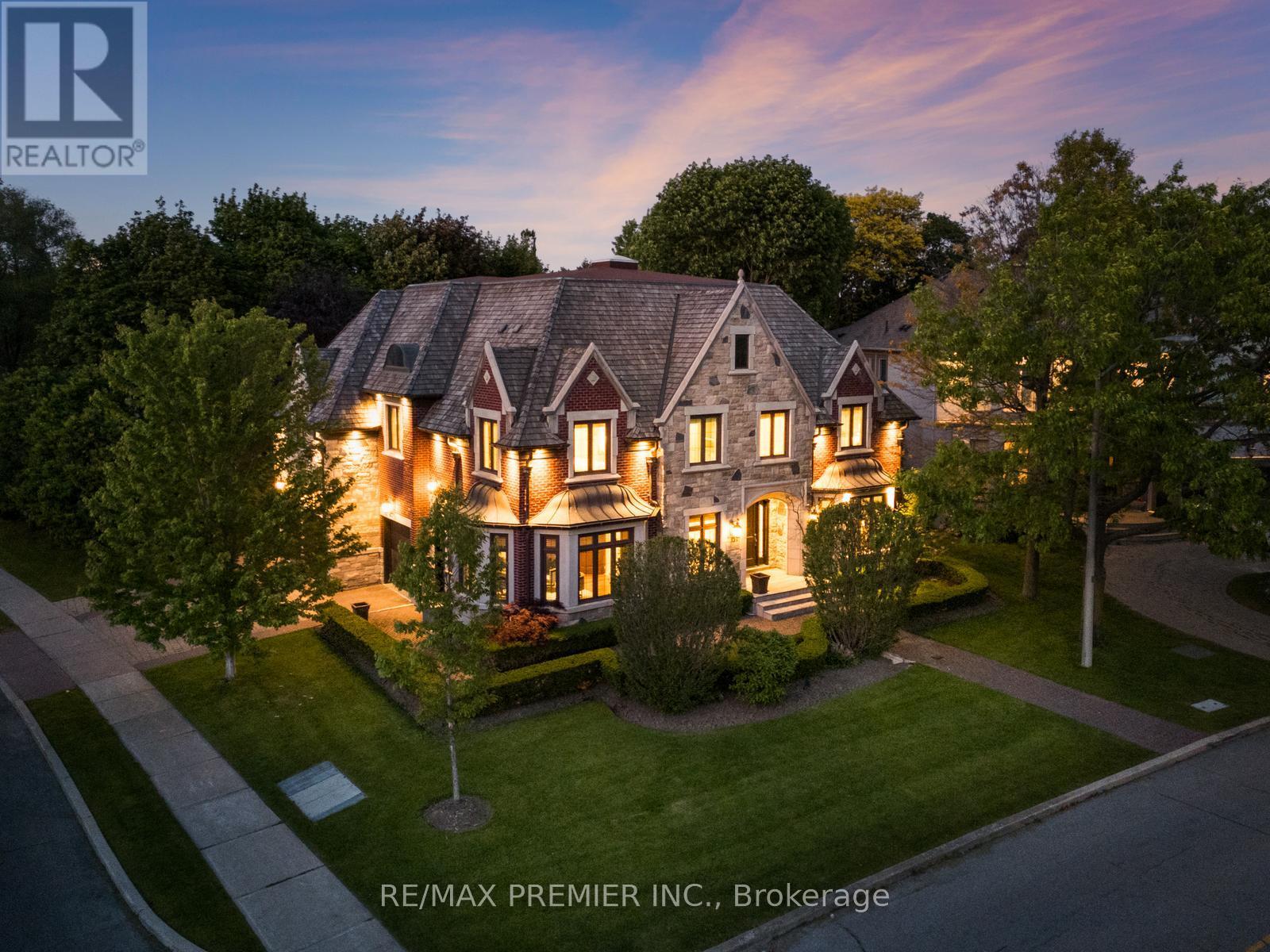 Detached at 35 NORMANDALE CRESCENT, Toronto (St. Andrew-Windfields)