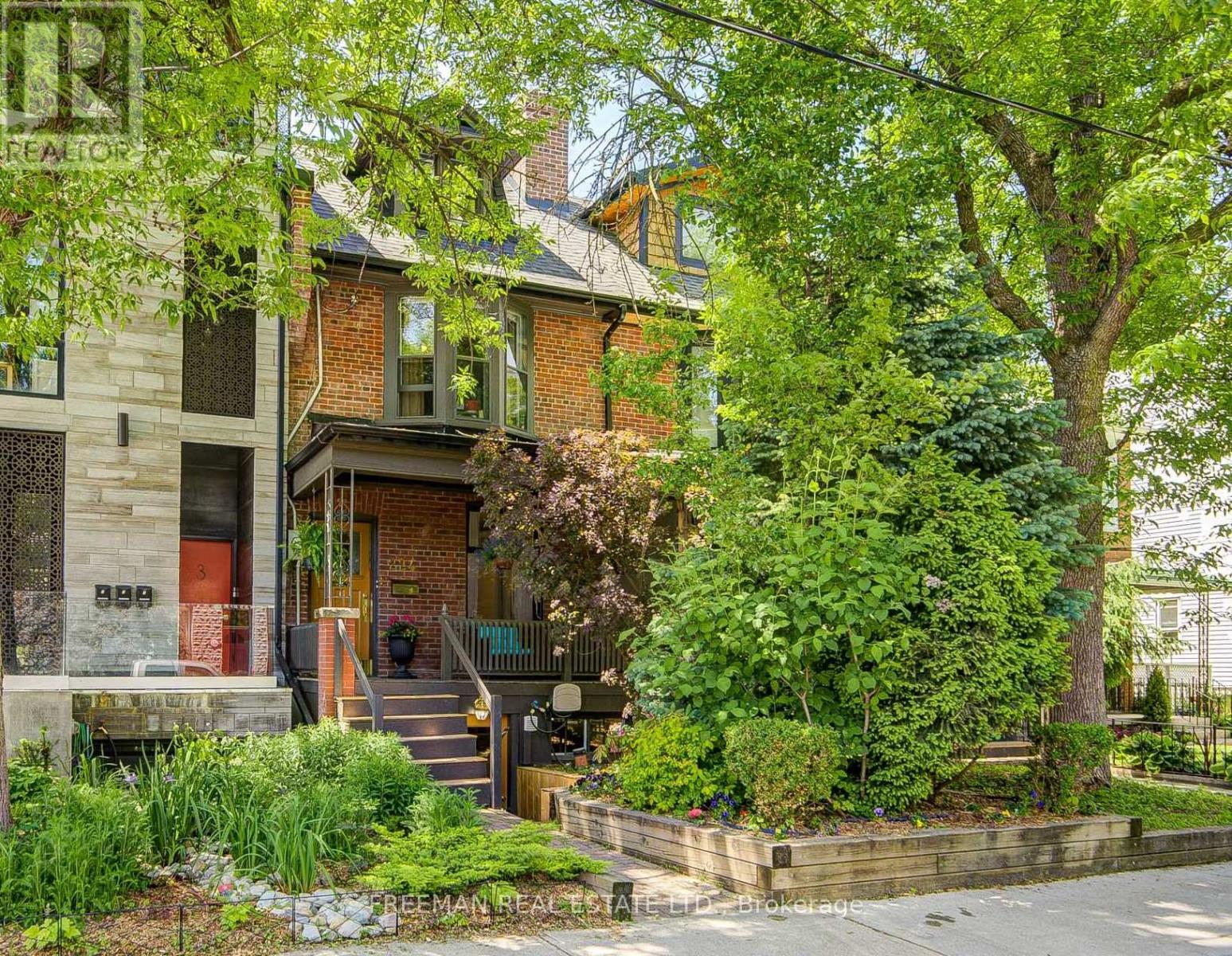 Semi-Detached/Link at 224 LIPPINCOTT STREET, Toronto (University)