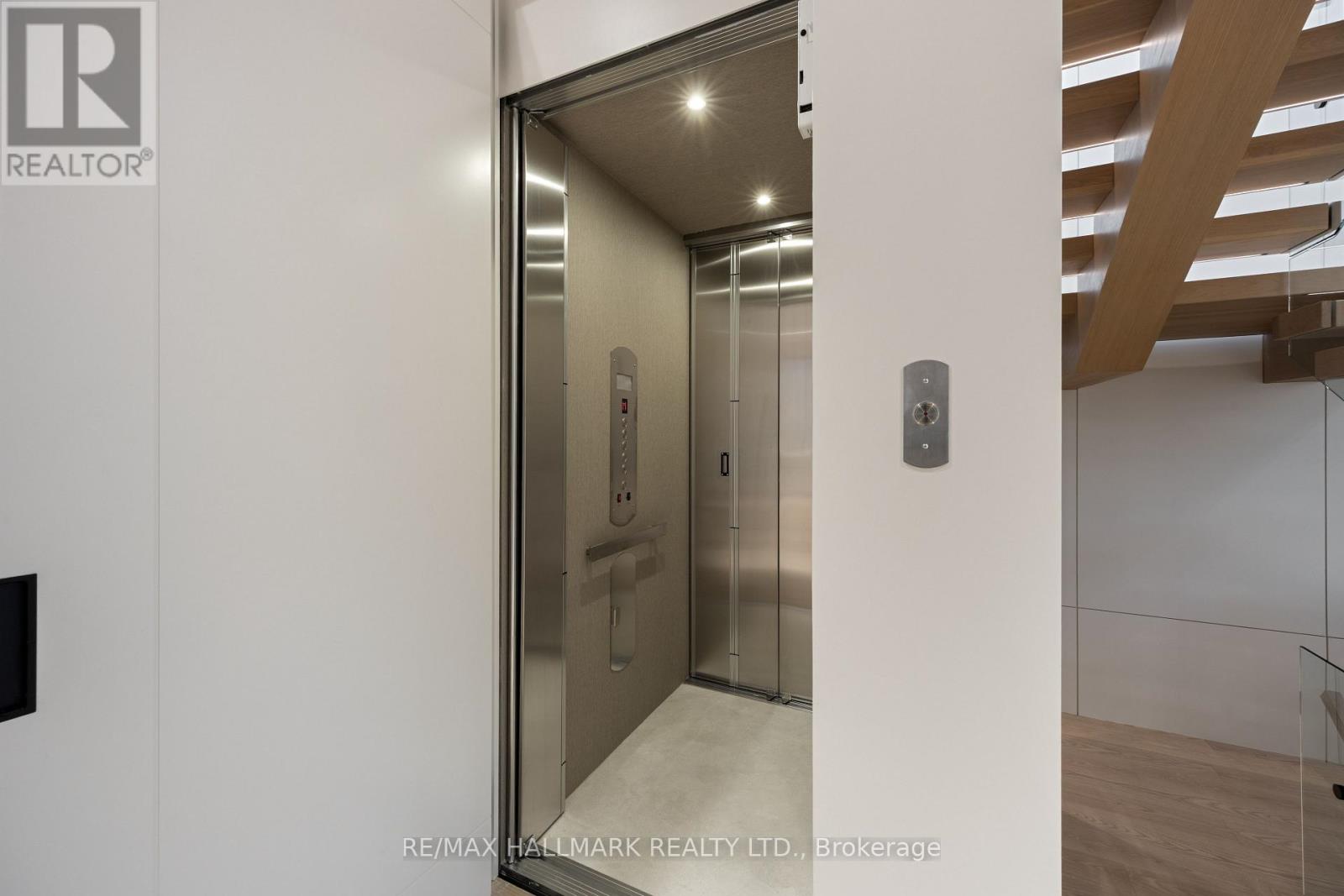Detached at 652 BEDFORD PARK AVENUE, Toronto