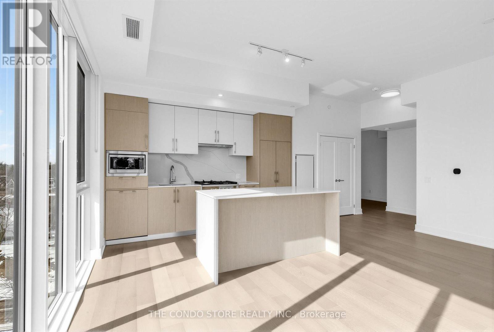Apartment at 602 - 8 MANOR ROAD W, Toronto
