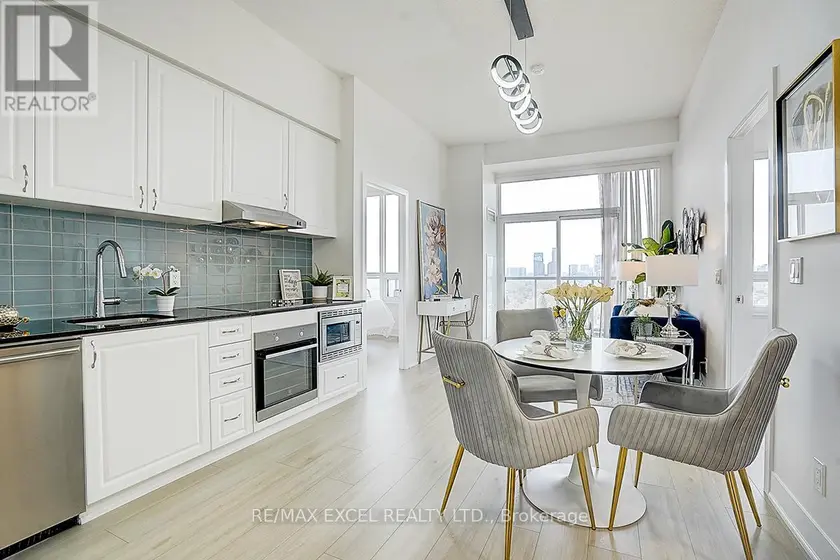 Apartment at LPH5 - 7 KENASTON GARDENS, Toronto (Bayview Village)