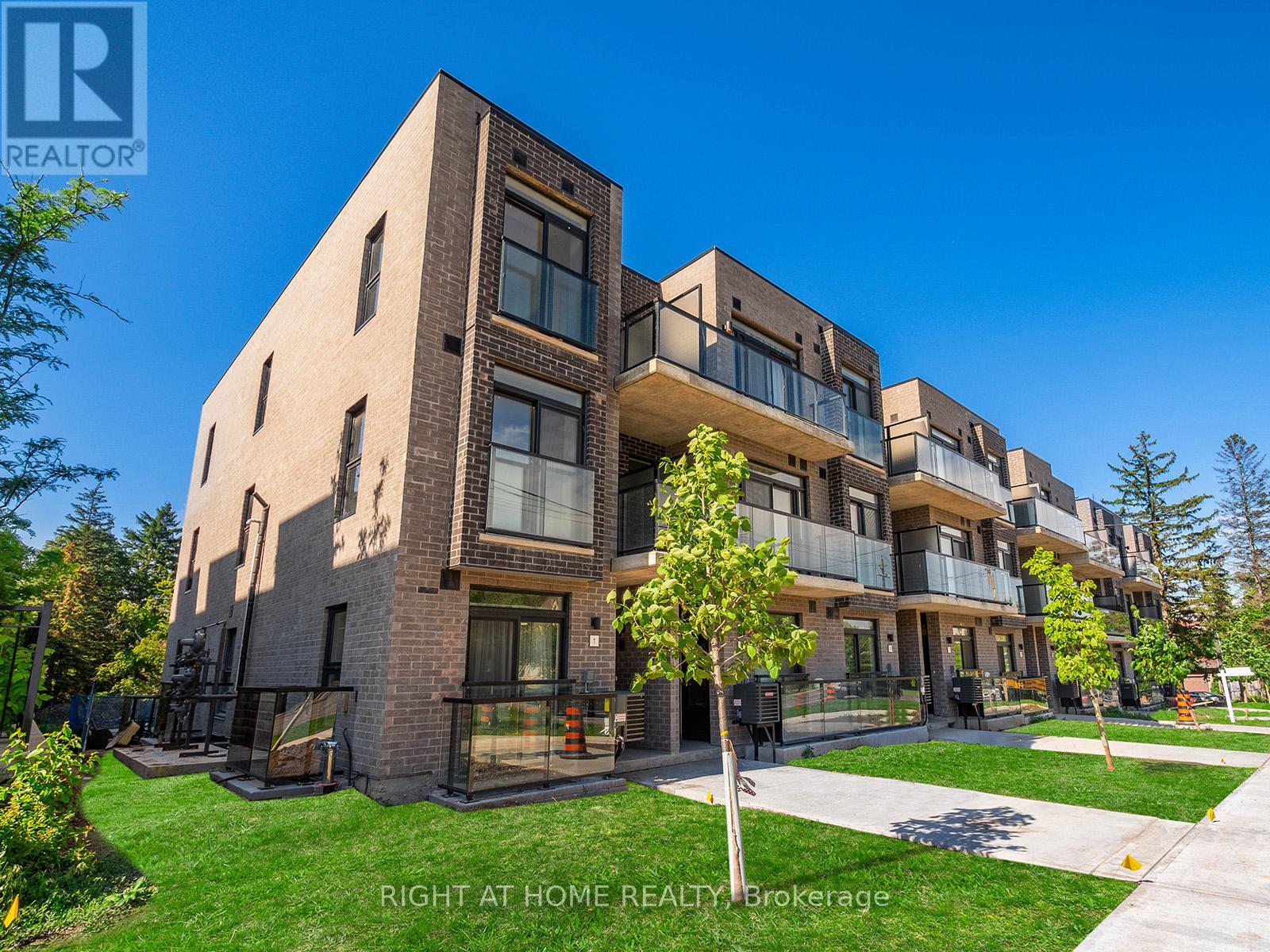 Townhouse at 4 - 260 FINCH AVENUE E, Toronto
