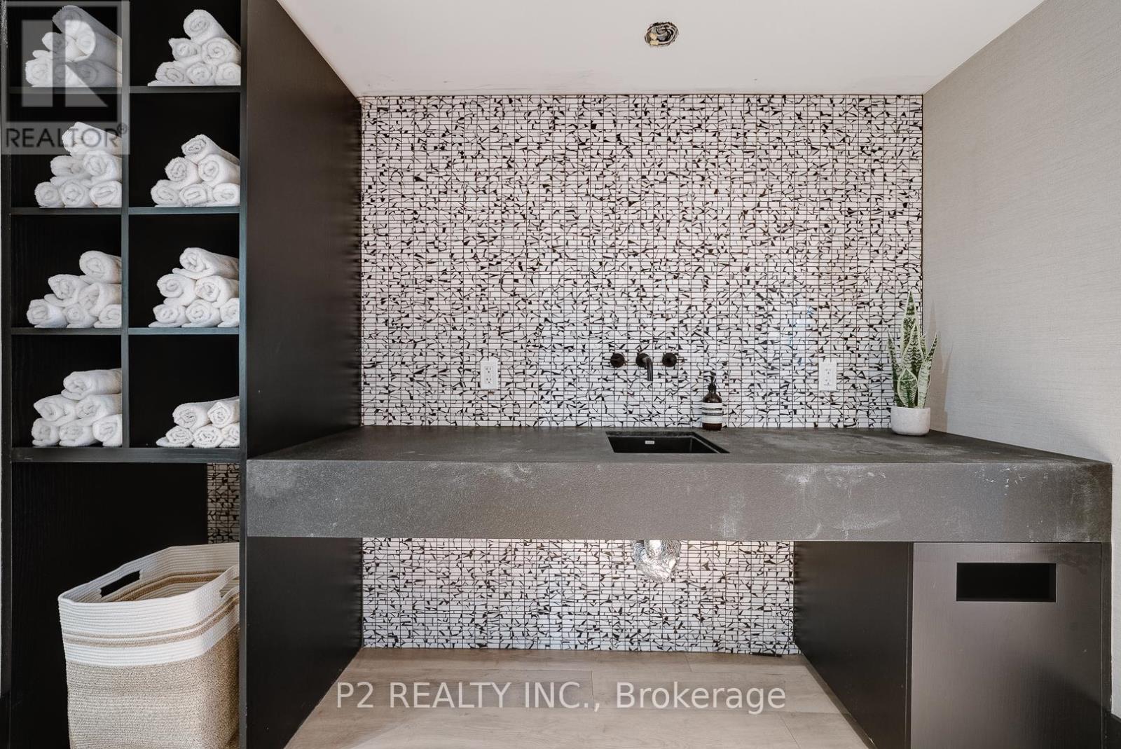 Apartment at 407 - 2 FOREST HILL ROAD, Toronto