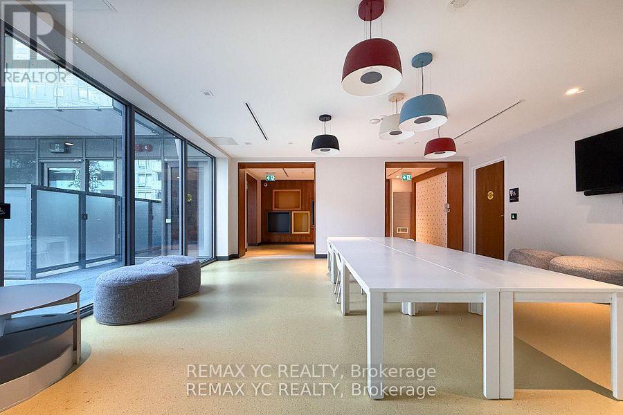 Apartment at 835 - 7 GOLDEN LION HEIGHTS N, Toronto