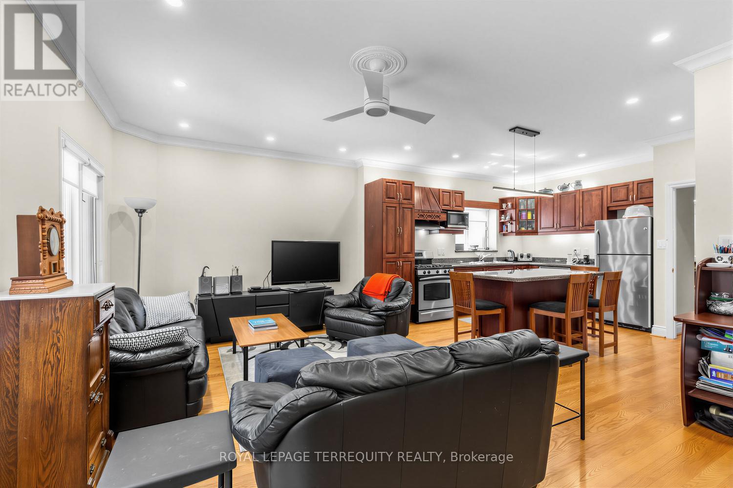 Detached at 21 HADLEY ROAD, Toronto