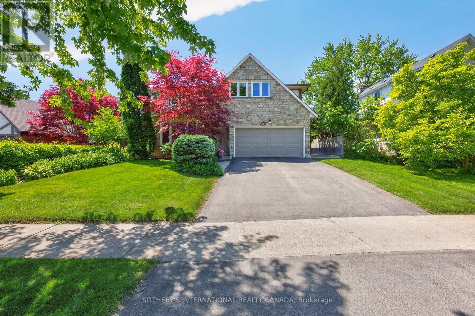 Detached at 25 GOSSAMER AVENUE, Toronto