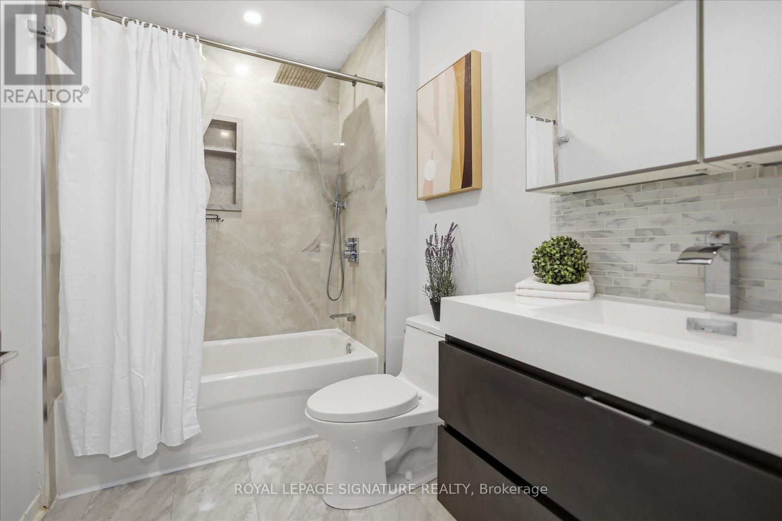 Semi-Detached/Link at 22 SNAPDRAGON DRIVE, Toronto