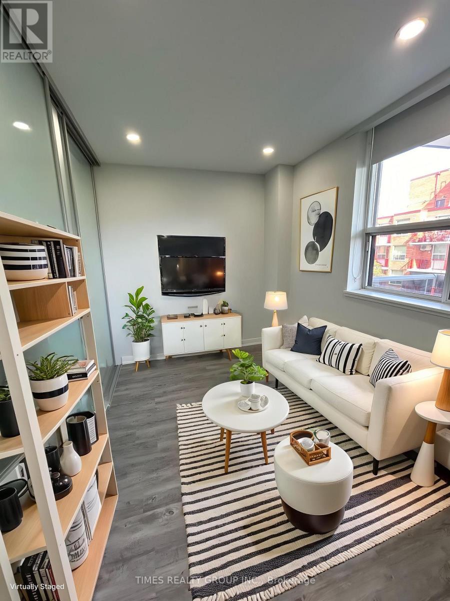 Multiplex at 104 - 15 WALMER ROAD, Toronto (Annex)