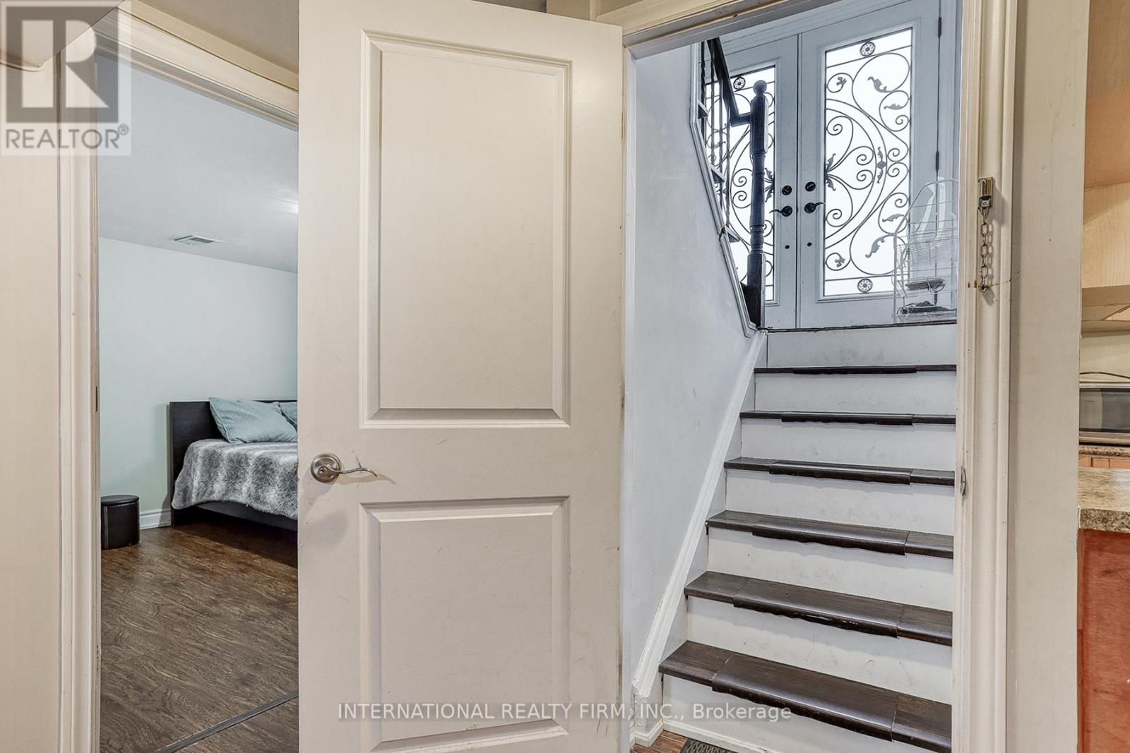 Detached at 4 YEOMANS ROAD, Toronto