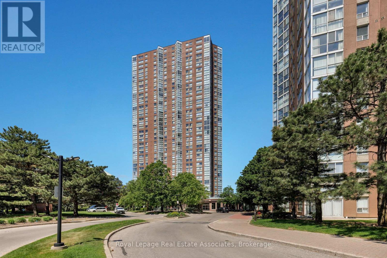 Apartment at 411 - 7 CONCORDE PLACE, Toronto (Banbury-Don Mills)