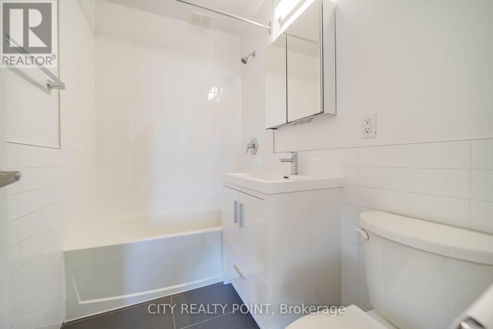 Apartment at 202 - 1545 BATHURST STREET, Toronto