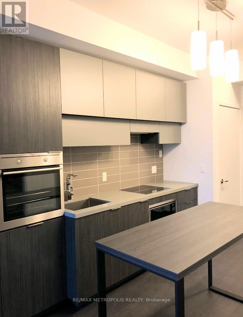 Apartment at 10 Eglinton Ave E, Toronto